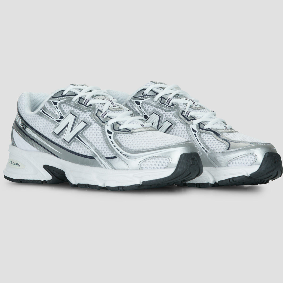 New Balance 740