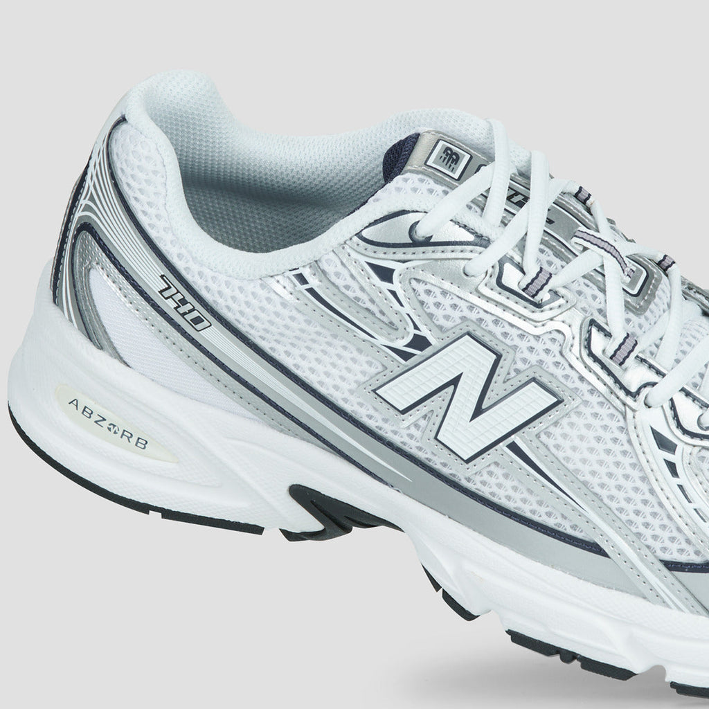New Balance 740